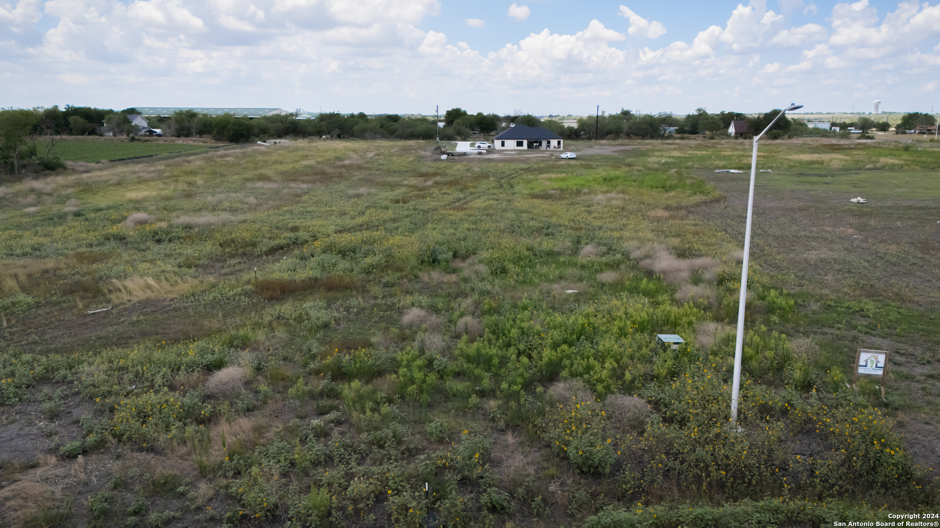208 Farmhouse Marion TX 78124