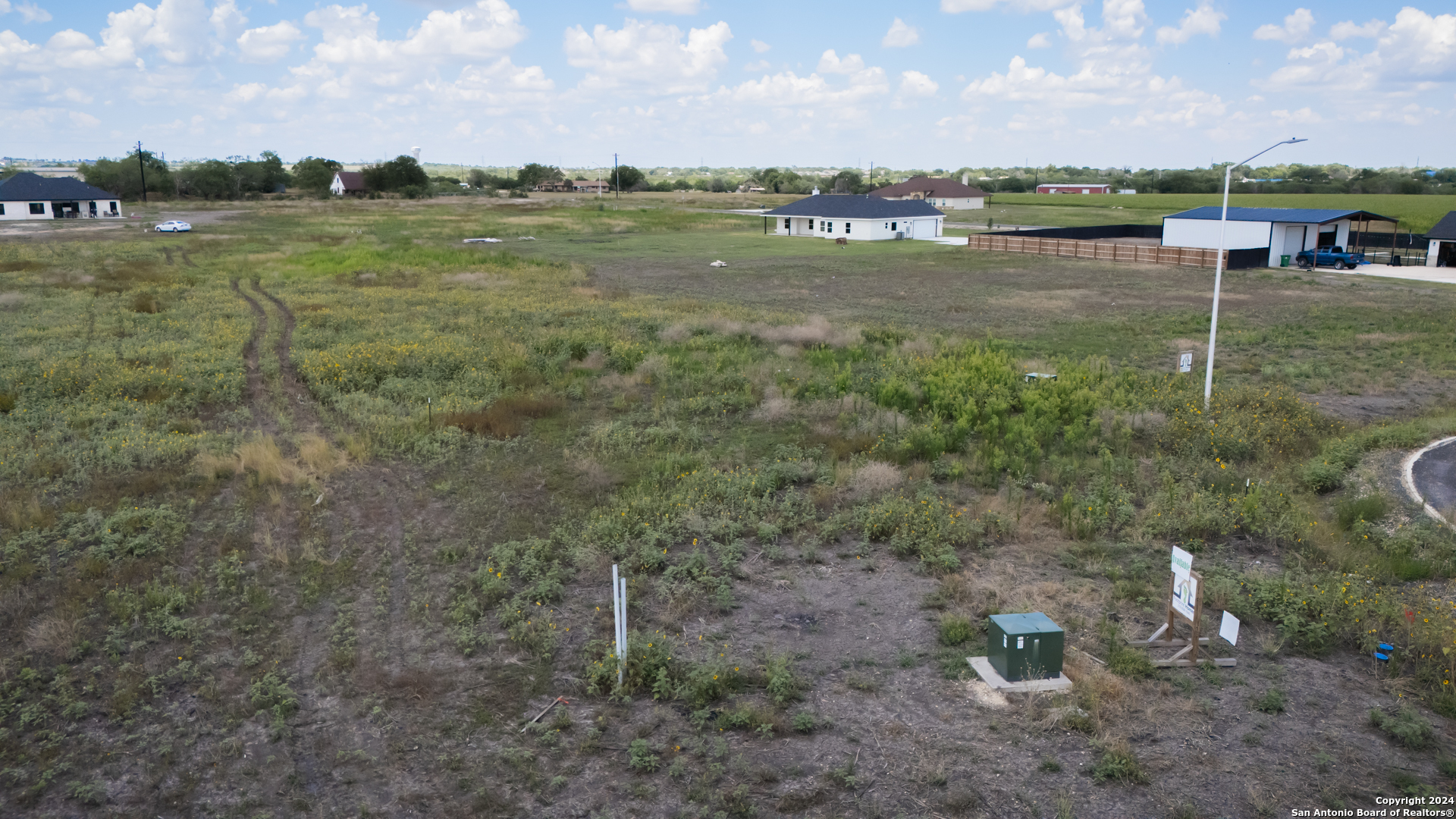 208 Farmhouse Marion TX 78124