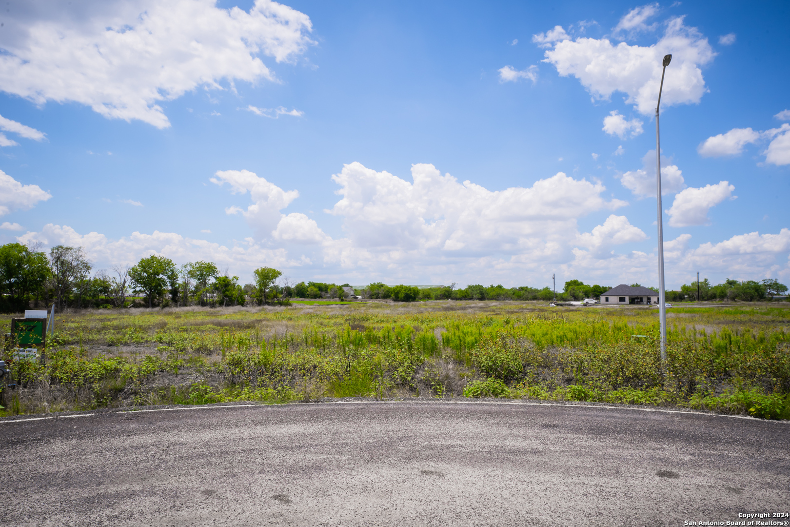 208 Farmhouse Marion TX 78124