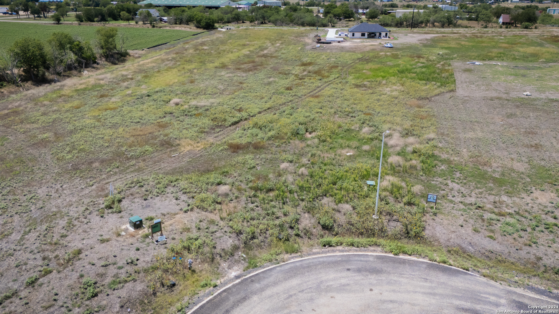208 Farmhouse Marion TX 78124