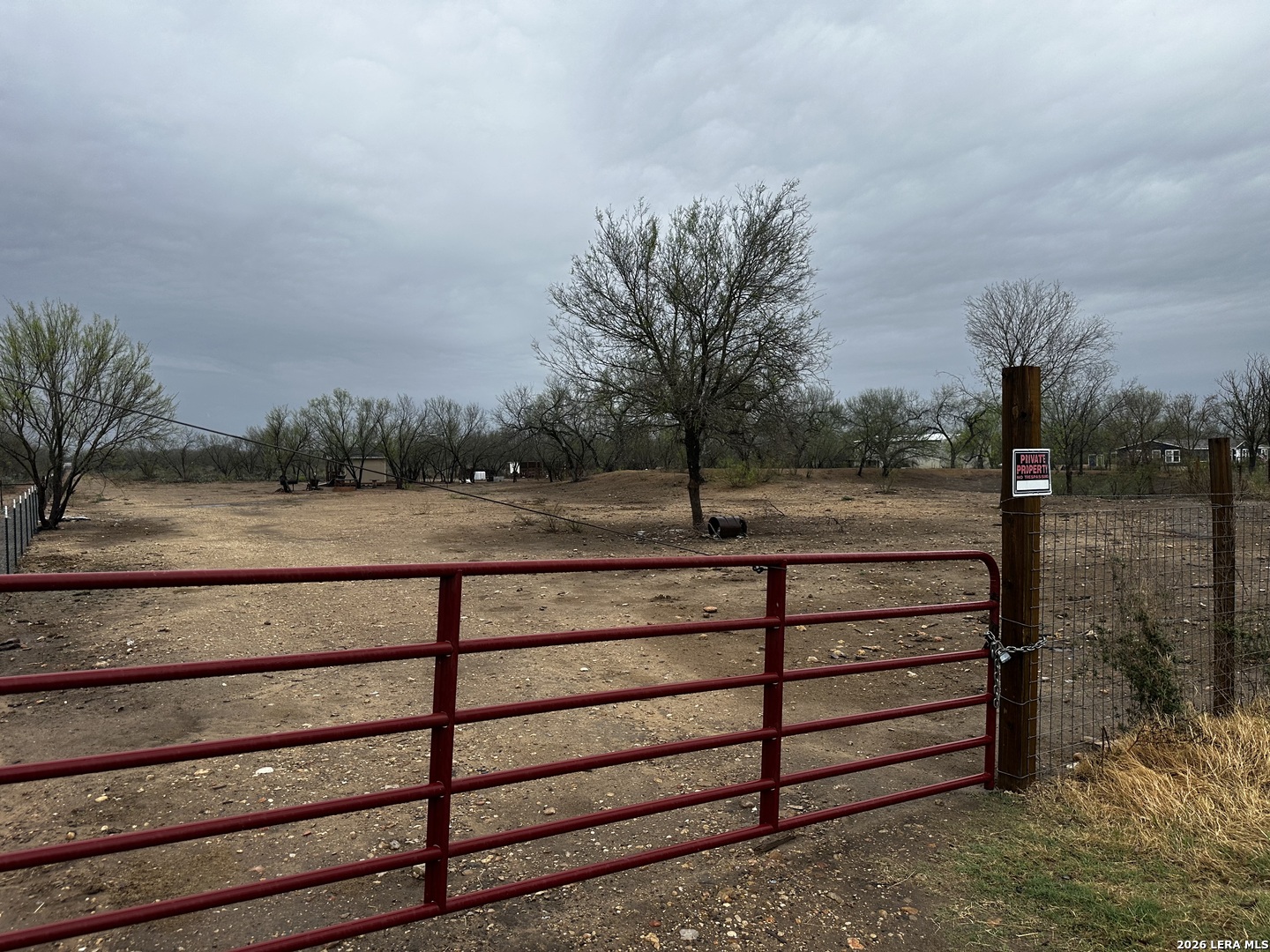 1083 County Road 6610 Devine TX 78016