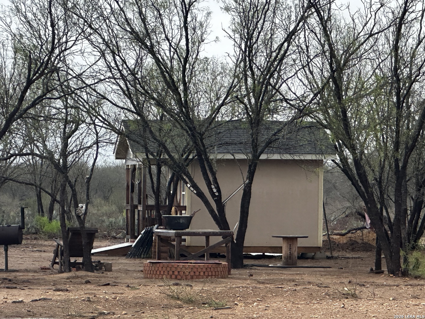 1083 County Road 6610 Devine TX 78016