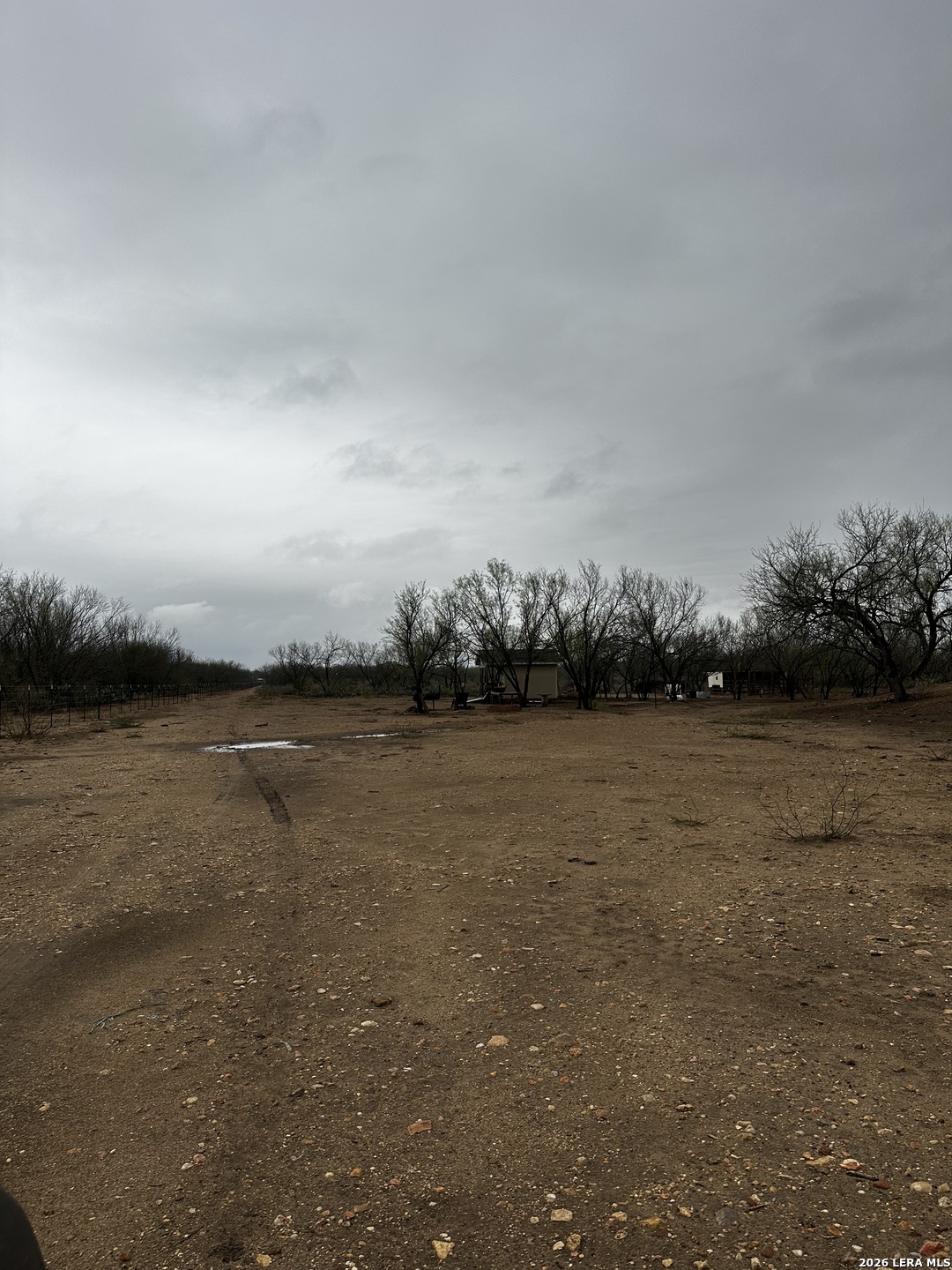 1083 County Road 6610 Devine TX 78016