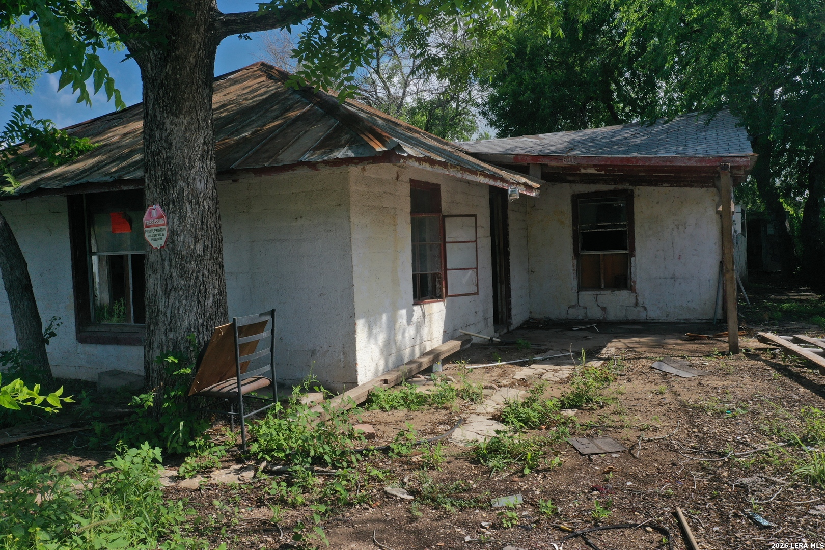610 W Moore Avenue Devine TX 78016