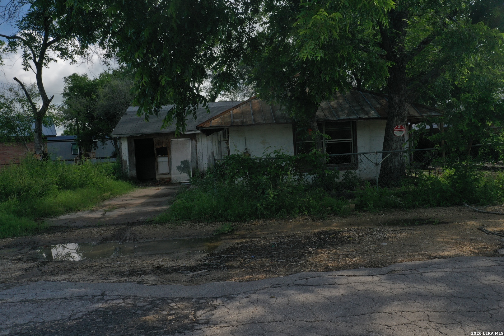 610 W Moore Avenue Devine TX 78016