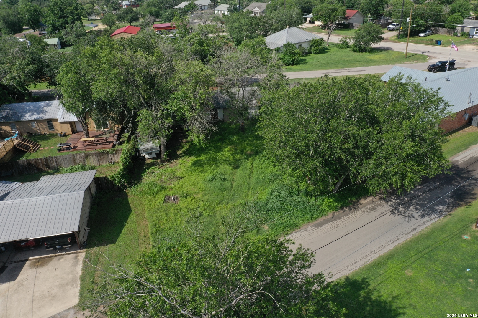 610 W Moore Avenue Devine TX 78016