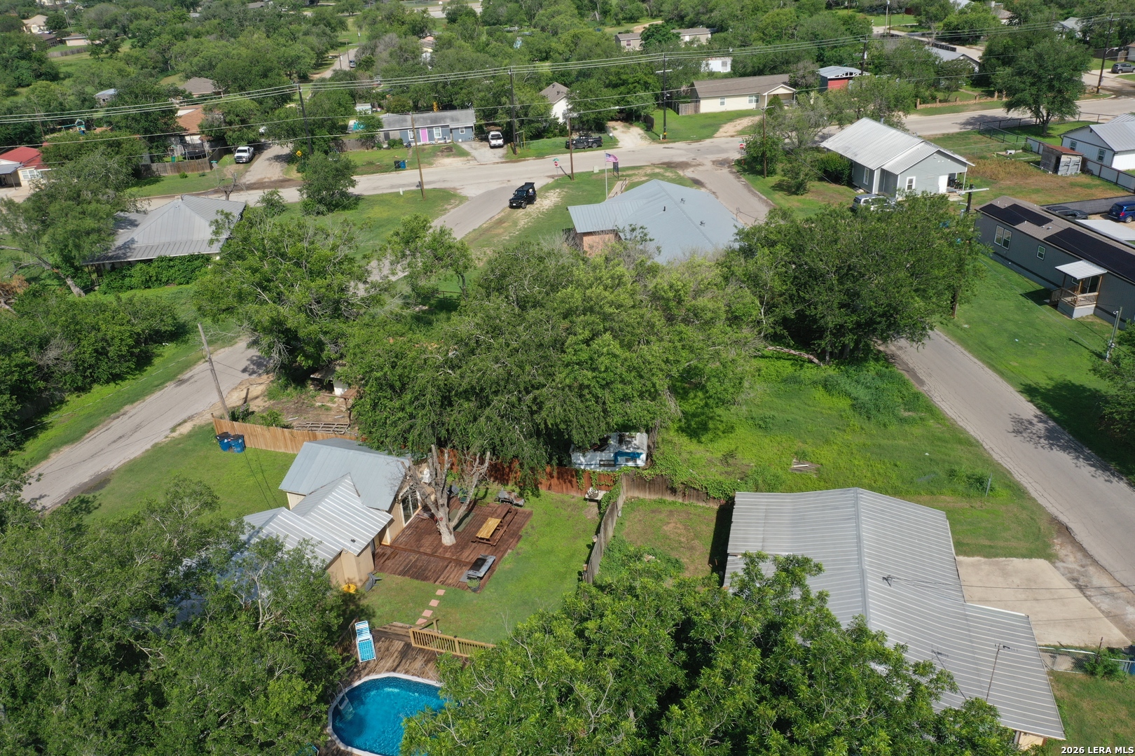610 W Moore Avenue Devine TX 78016