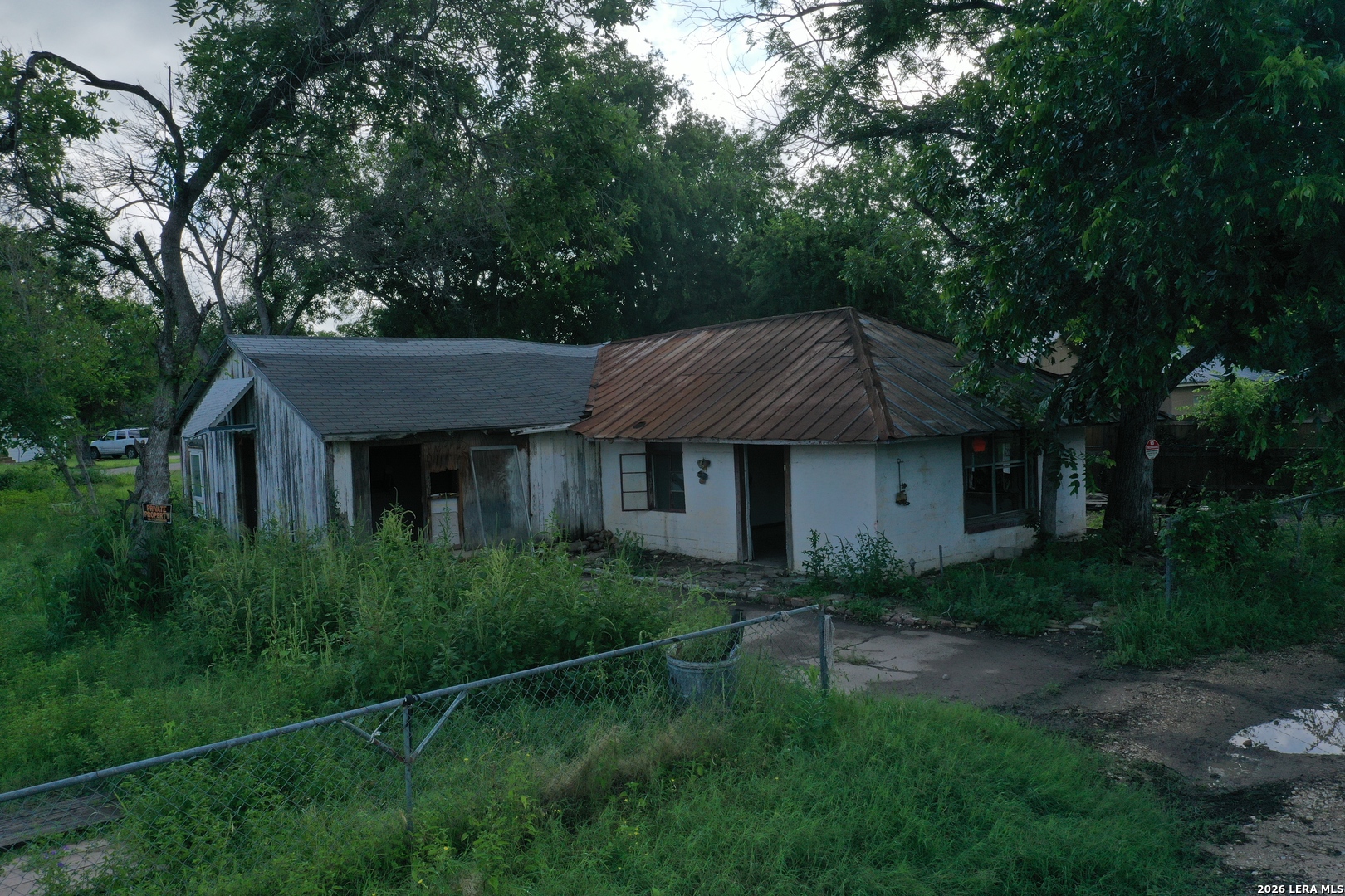 610 W Moore Avenue Devine TX 78016