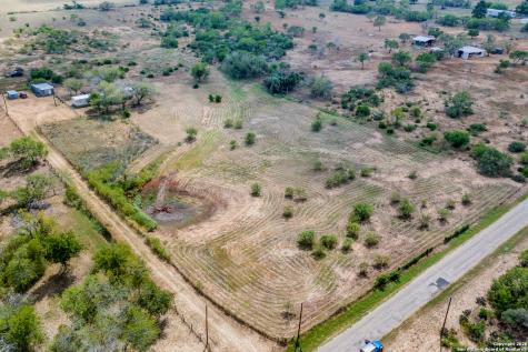 1491 County Road 124 Floresville TX 78114
