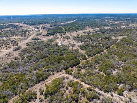 174 Crescent Ridge Hondo TX 78009