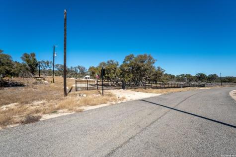 174 Crescent Ridge Hondo TX 78009