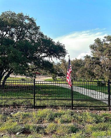 174 Crescent Ridge Hondo TX 78009