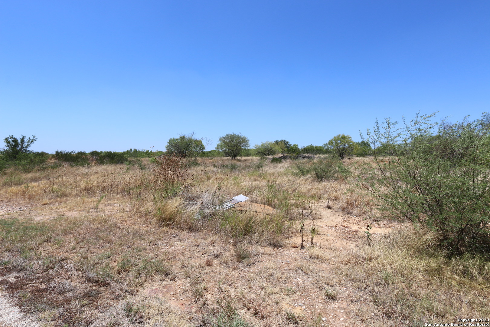 109 County Road 2638 Devine TX 78016