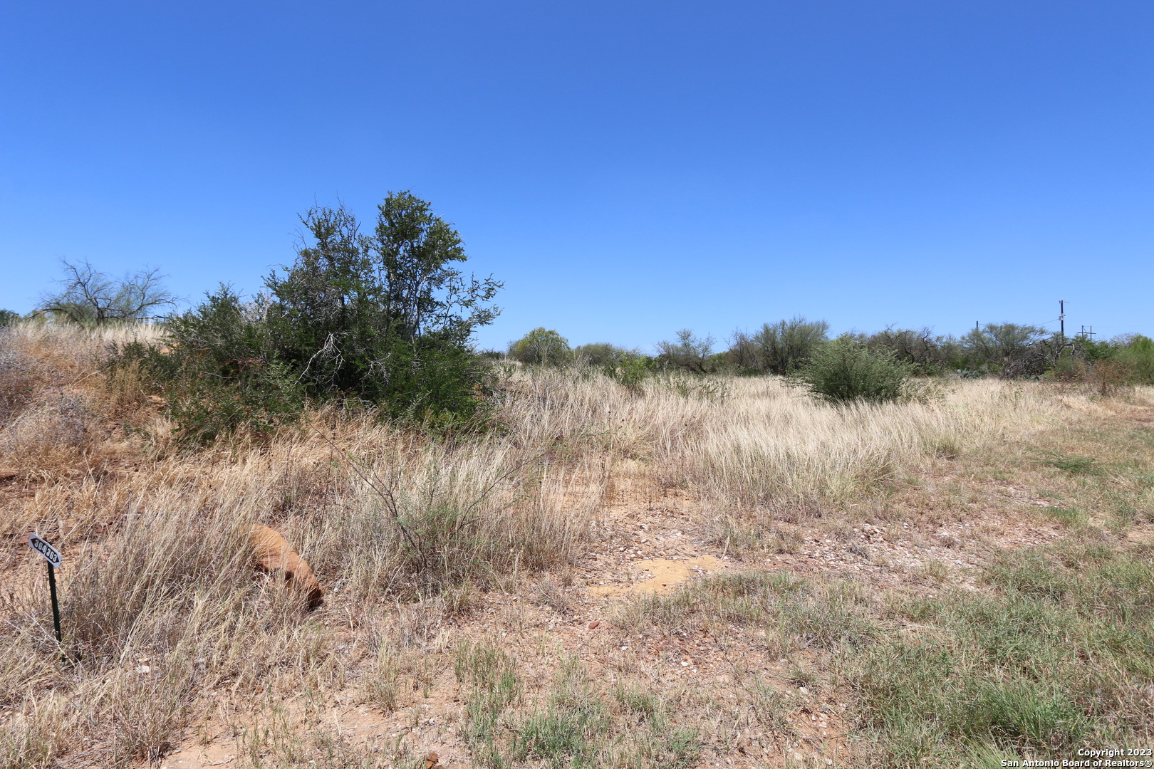 109 County Road 2638 Devine TX 78016
