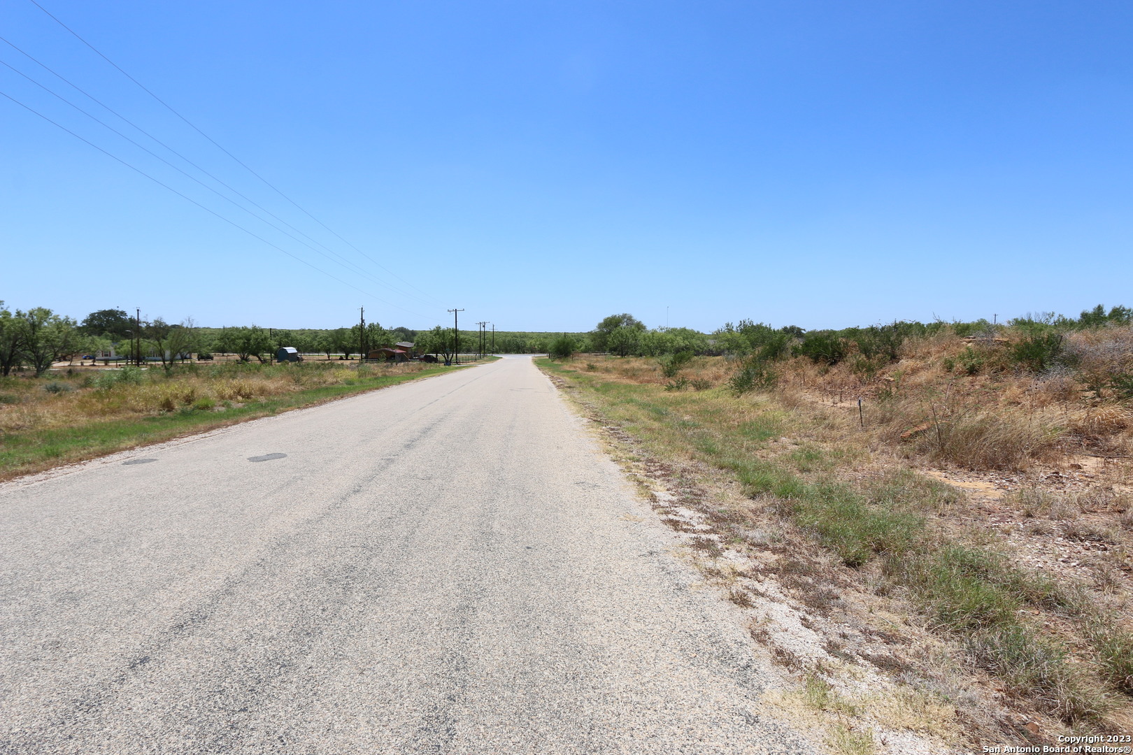 109 County Road 2638 Devine TX 78016
