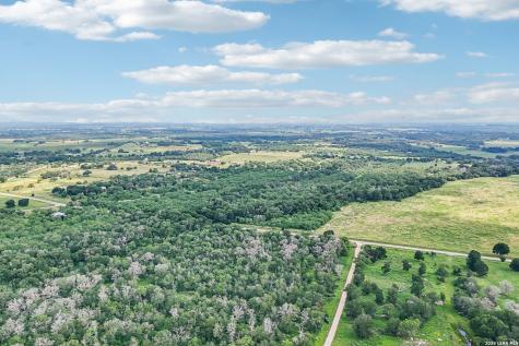 1617 Blue Creek Road La Vernia TX 78121