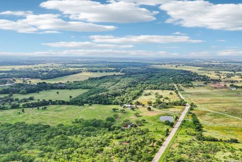 1617 Blue Creek Road La Vernia TX 78121