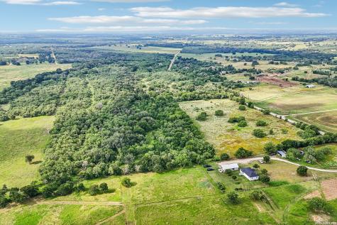 1617 Blue Creek Road La Vernia TX 78121