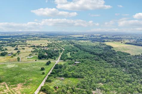 1617 Blue Creek Road La Vernia TX 78121