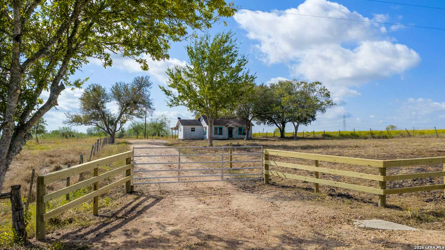624 Berger Road Schulenburg TX 78945