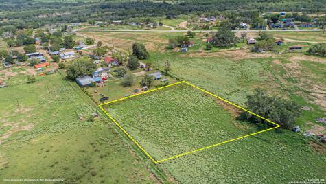 146 County Road 166 Floresville TX 78114