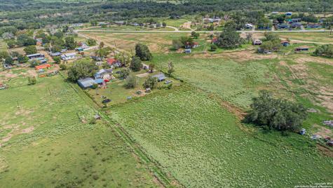 146 County Road 166 Floresville TX 78114
