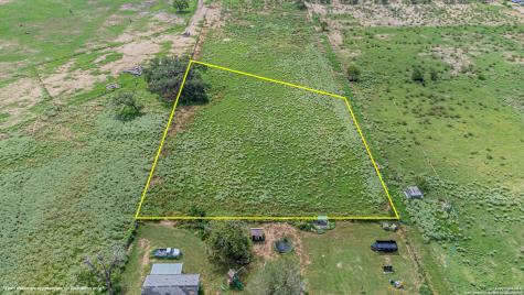 146 County Road 166 Floresville TX 78114
