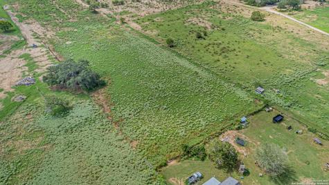 146 County Road 166 Floresville TX 78114