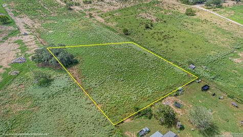 146 County Road 166 Floresville TX 78114