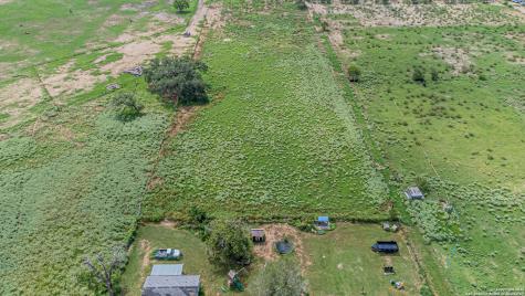 146 County Road 166 Floresville TX 78114