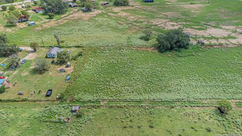 146 County Road 166 Floresville TX 78114
