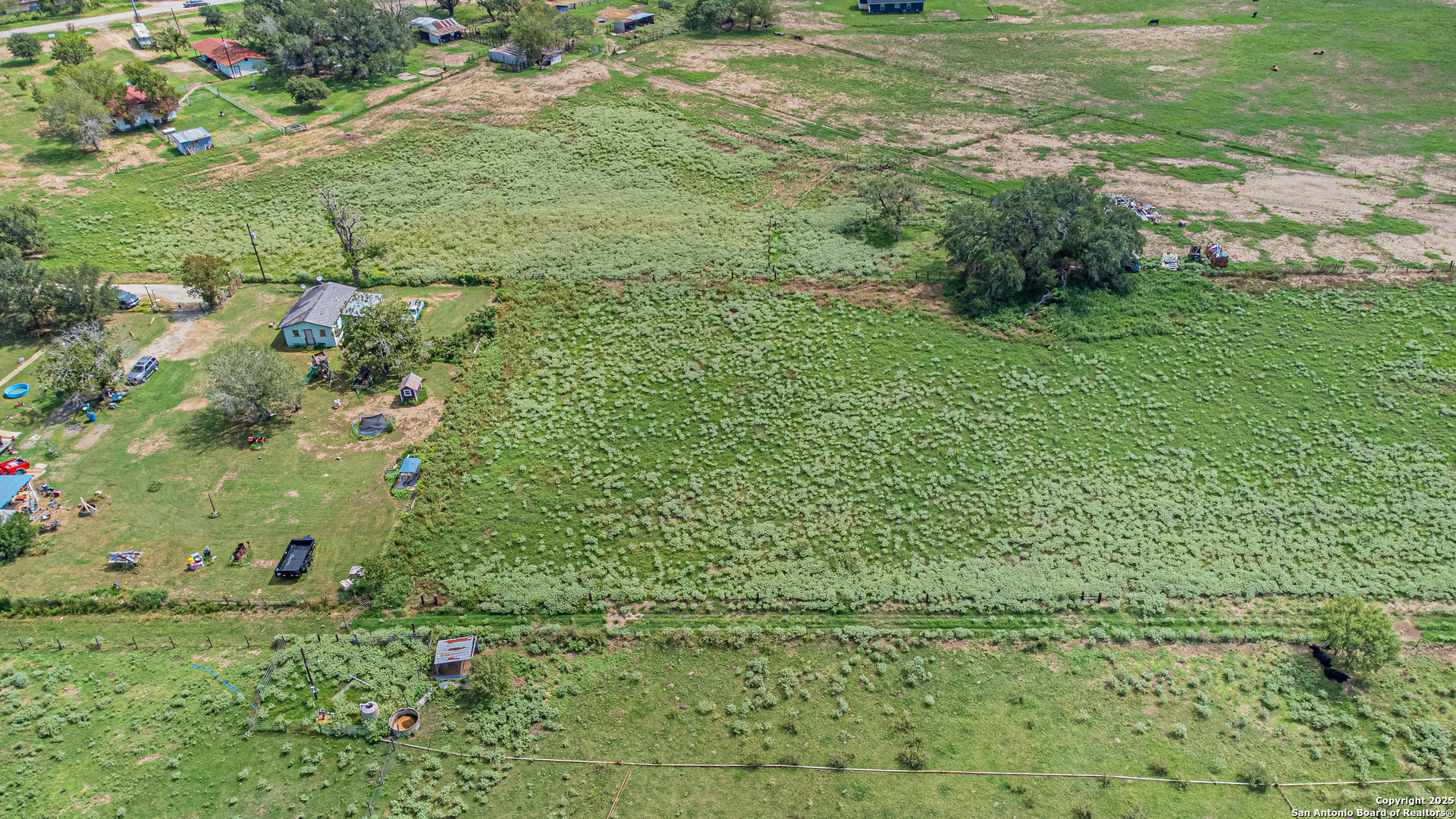 146 County Road 166 Floresville TX 78114