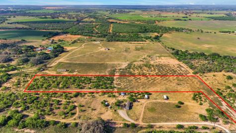 238 E Ditto Road Poteet TX 78065