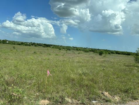 1098 Cr 329 Floresville TX 78114