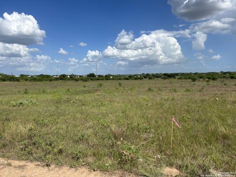 1098 Cr 329 Floresville TX 78114