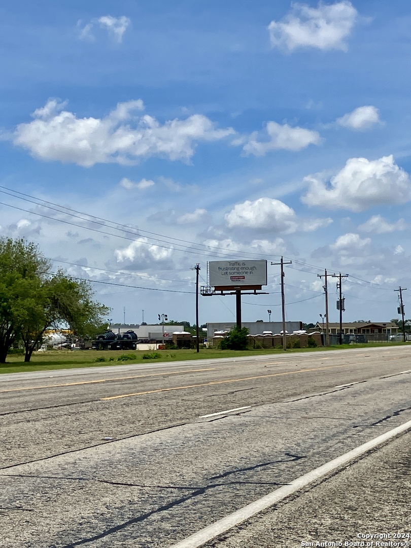 3768 Highway 281 Pleasanton TX 78064