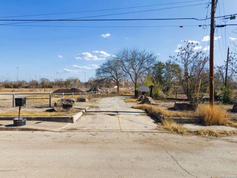 4526 Sierra San Antonio TX 78214