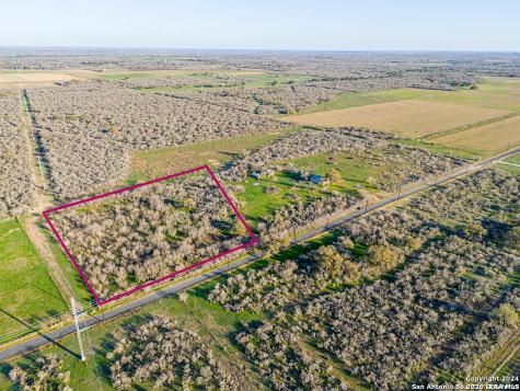 2693 Cr 467 Devine TX 78016