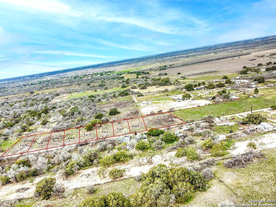 450 County Road 124 Floresville TX 78114