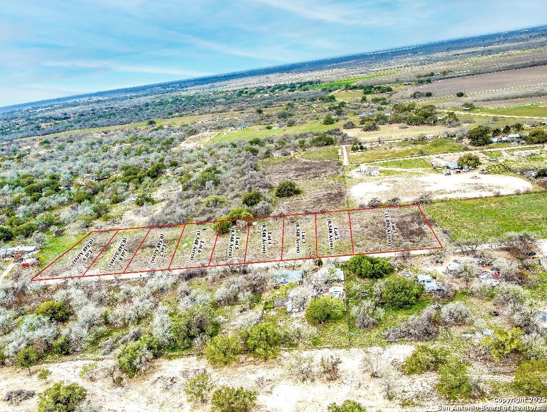 450 County Road 124 Floresville TX 78114