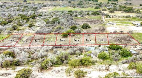 450 County Road 124 Floresville TX 78114