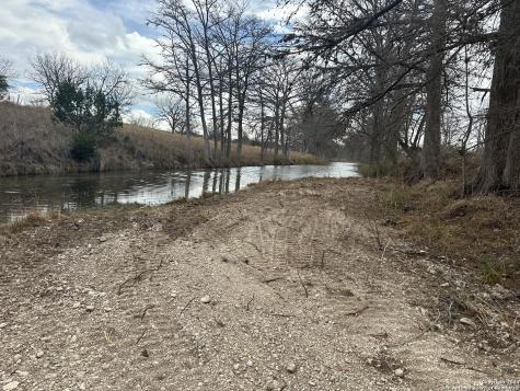 15902 N Highway 16 Medina TX 78055