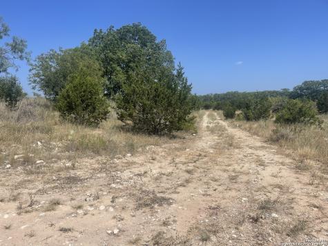 15902 N Highway 16 Medina TX 78055