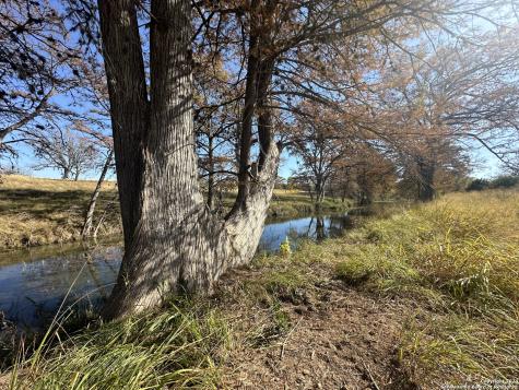 15902 N Highway 16 Medina TX 78055