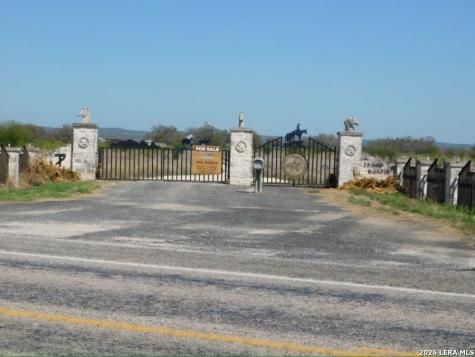 10566 Texas 127 Sabinal TX 78881