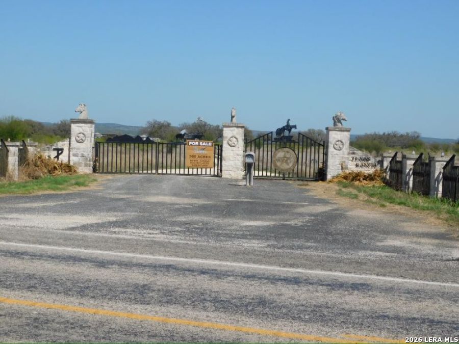 10566 Texas 127 Sabinal TX 78881