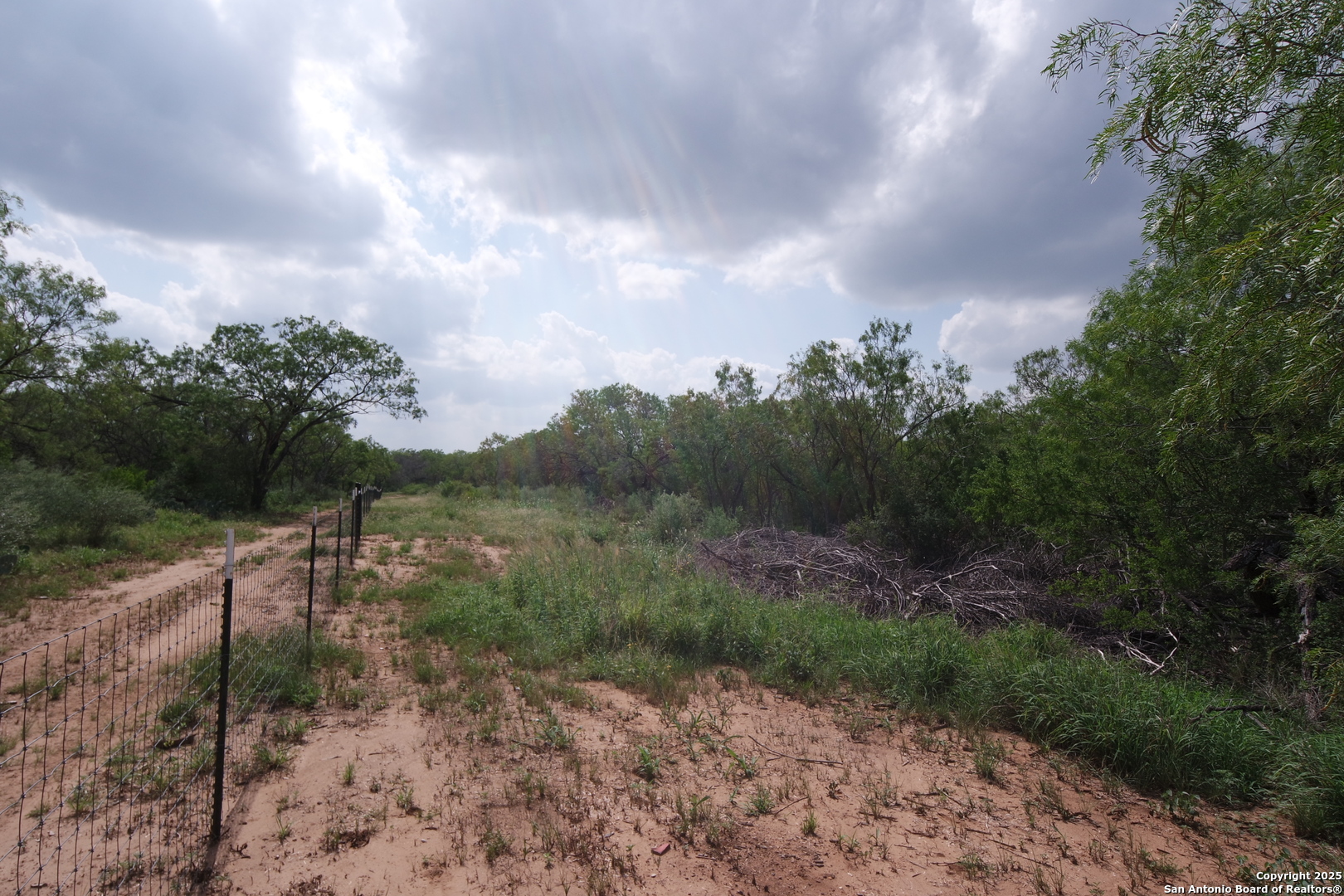 9459 Crow Adkins TX 78101