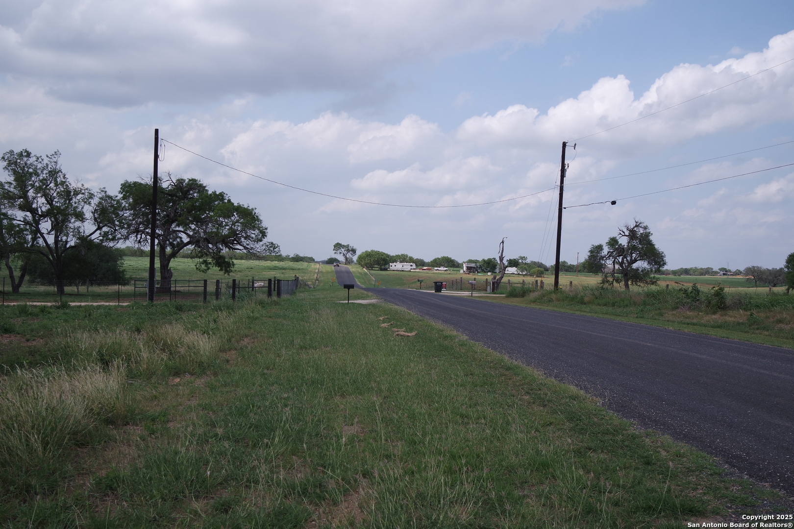 9459 Crow Adkins TX 78101