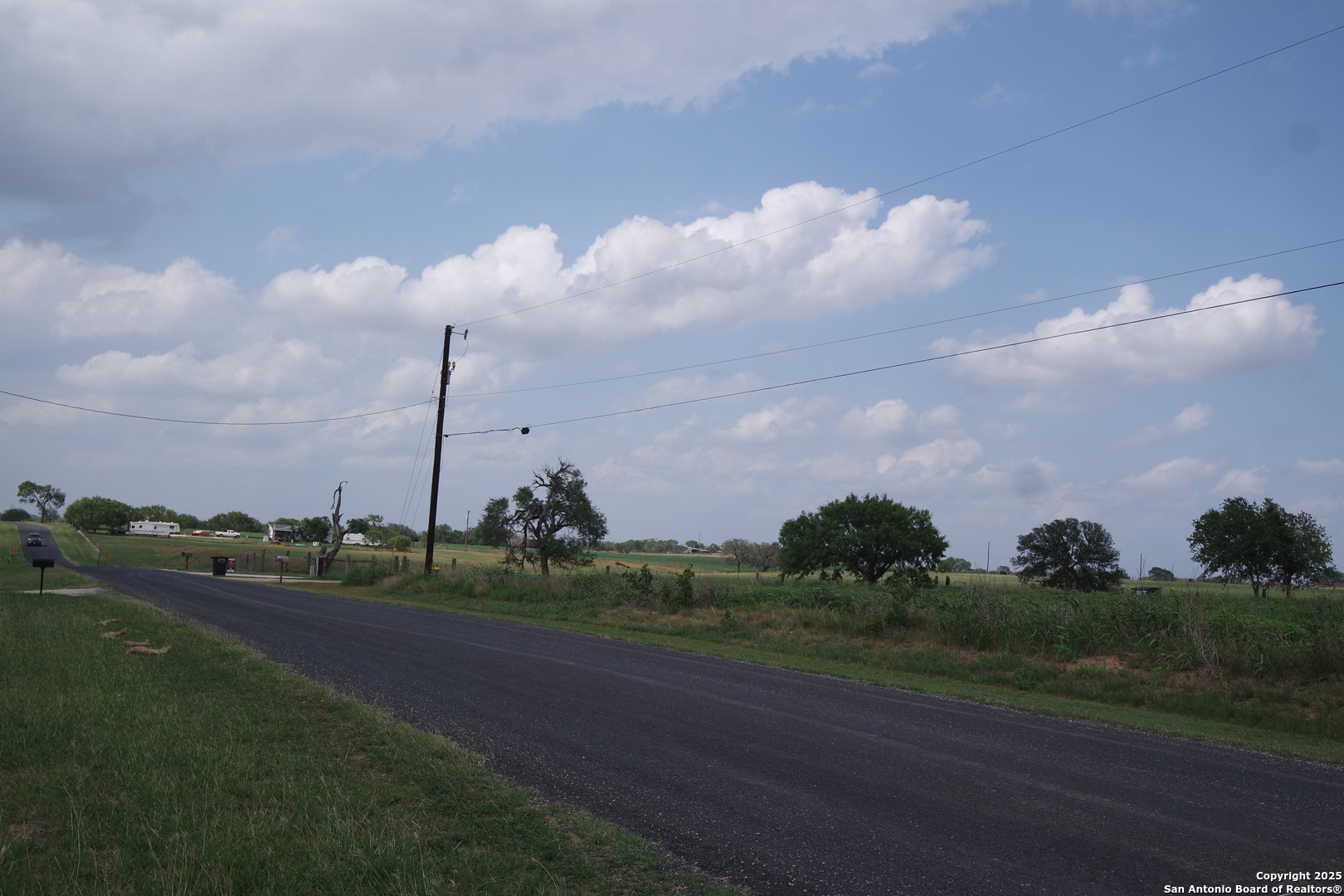 9459 Crow Adkins TX 78101