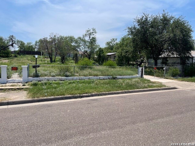 965 Ave D Eagle Pass TX 78852